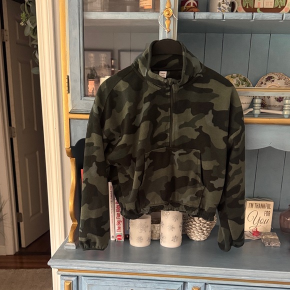Old Navy Other - Old Navy Active Camouflage Pullover